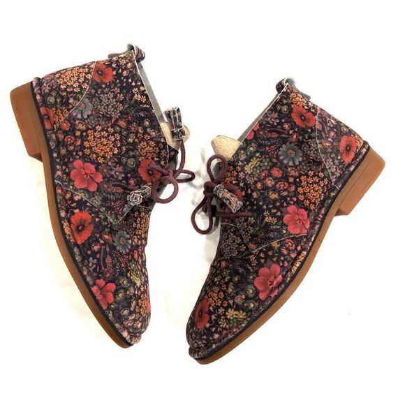New✨ HUSH PUPPIES Moyen Suede Floral Chukka Boots - Picture 1 of 9